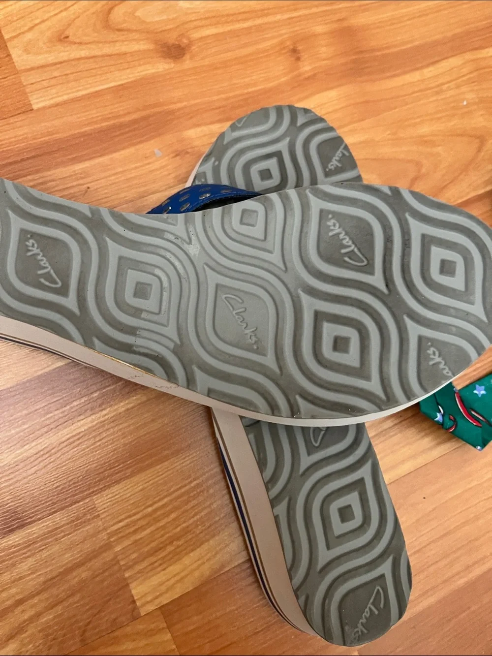 Clarks Liya Bevin Sandal Thong Slip On Low Wedge Blue Size 10